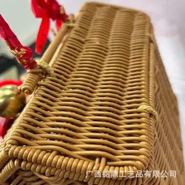 Ribbon-Trimmed House Gift Basket — Detail and finish view 09
