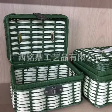 Green-Band Lidded Gift Case — Detail and finish view 07