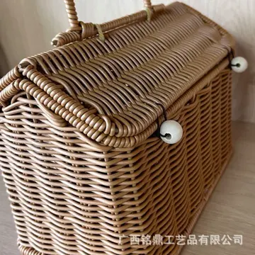 House-Shaped Woven Gift Basket — Detail and finish view 09