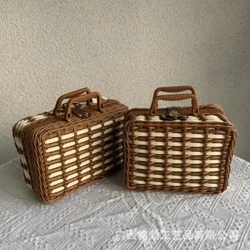 Two-Tone Lidded Hamper Basket — Product view 01