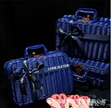 Deep-Blue Lidded Presentation Case — Product view 02