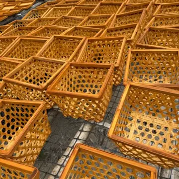 Open-Lattice Long-Handle Basket — Product view 03