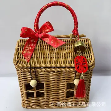 House-Shaped Decorative Gift Basket — Decorated house-shaped front view